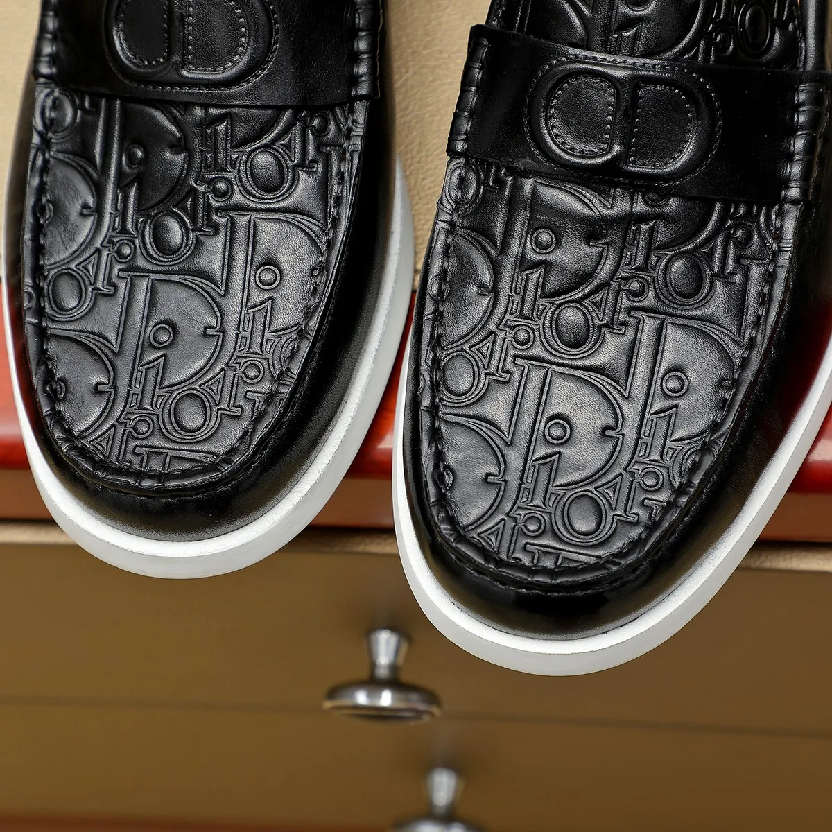 Men's clothing and shoes 💰460 💰🔥[Dior] High-end top-notch 🔝 purchasing agent 🔍🔍The latest 🇺🇸 counters are on sale simultaneously, original Italian brand · brand totem cloth sewn with brand cloth label · paired with calfskin · (high-end, nobility and class) exquisite workmanship (cow Leather lining) Sole: Original two-color sole ⚠️outsole specially provided by the original factory. Comfortable, wear-resistant, non-slip, real-life photoshoot🎬The real thing is more beautiful🔍Color: Color optional💕💕Number of yards: 39-44 (customized at 38.45.46)...